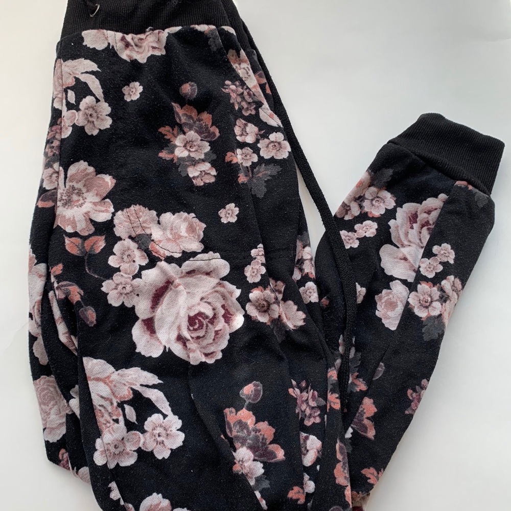 Rue21 floral print pants